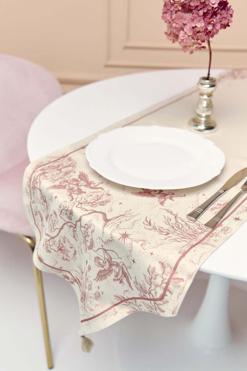 

Молочний ранер з дизайнерським принтом 150х40 см