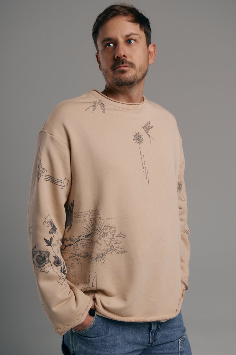 

Бежевий чоловічий лонгслів з принтом Душа