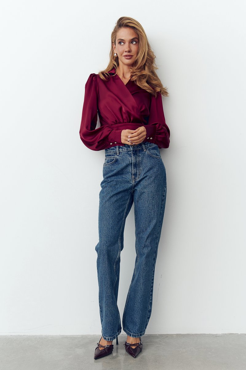 

Атласна блуза на запа́х у відтінку бургунді