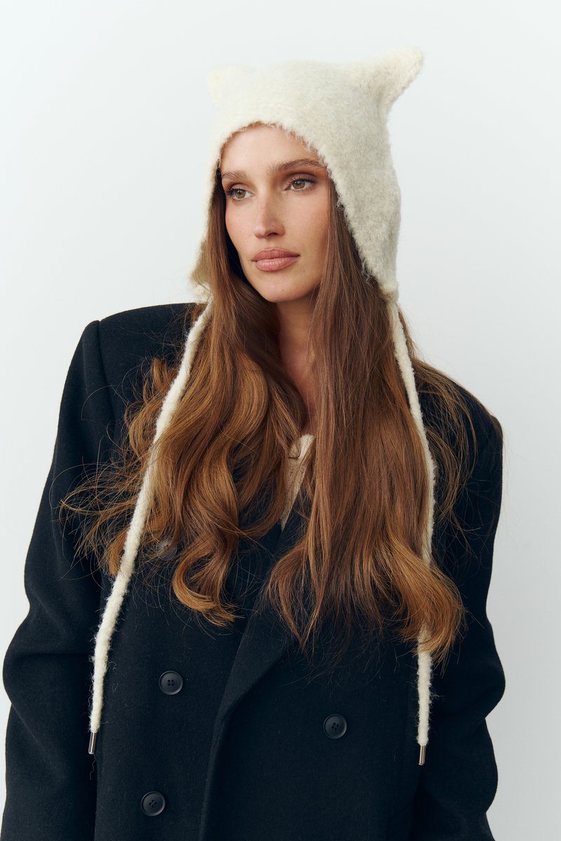 

Молочна шапка на зав'язці