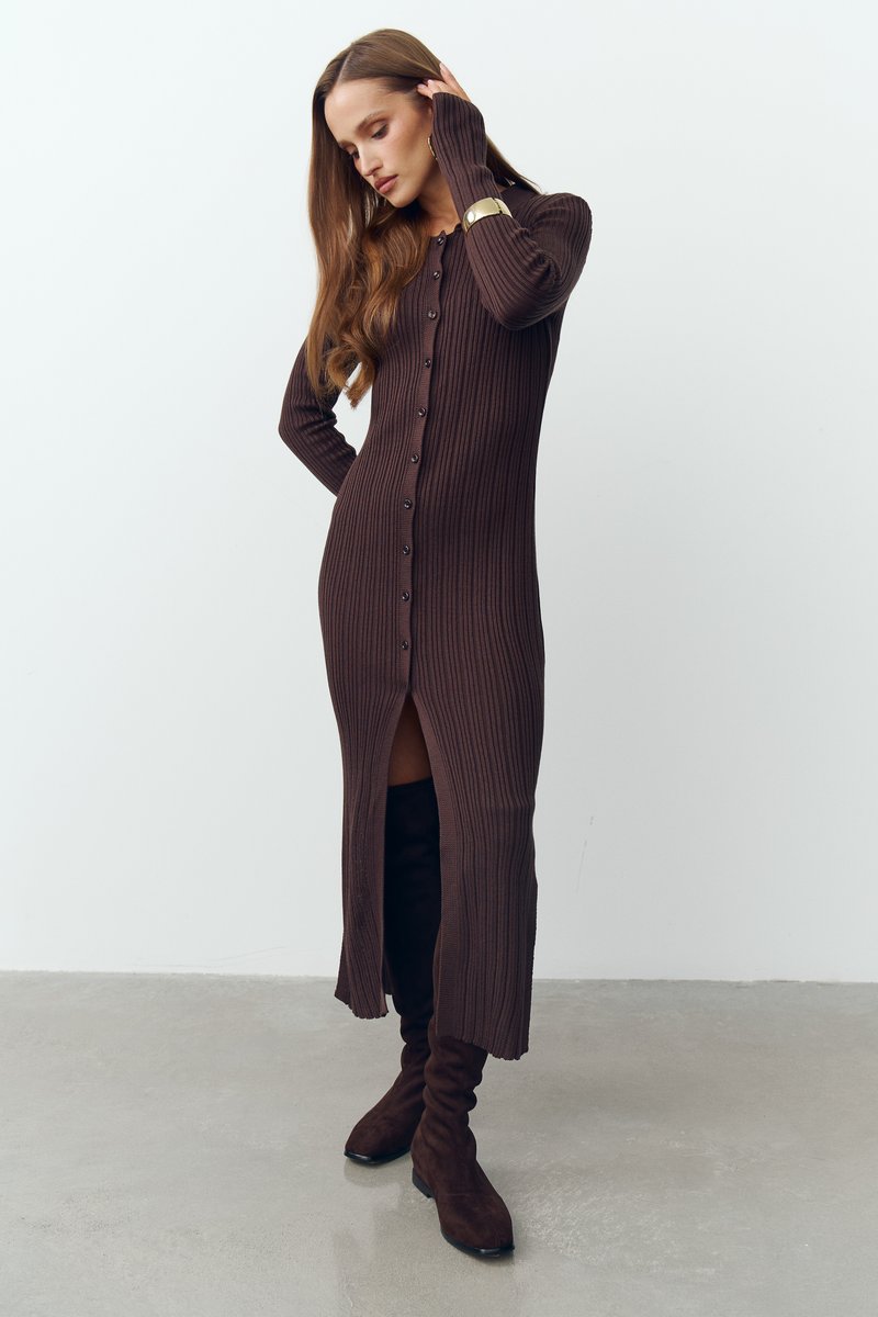 

Трикотажна сукня міді з розрізами у шоколадному відтінку