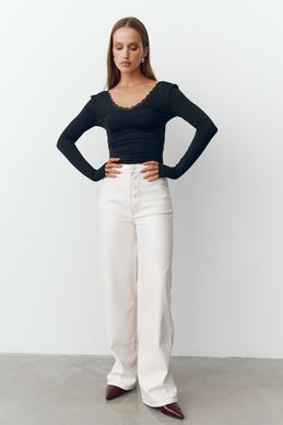 Молочные брюки из экокожи