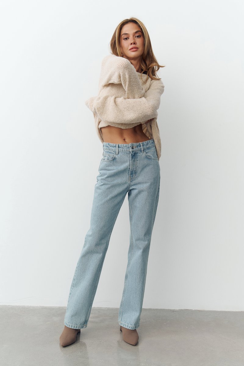 

Блакитні джинси прямого крою з високою посадкою