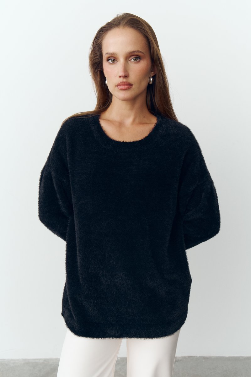 

Чорний светр оверсайз з шерсті альпаки