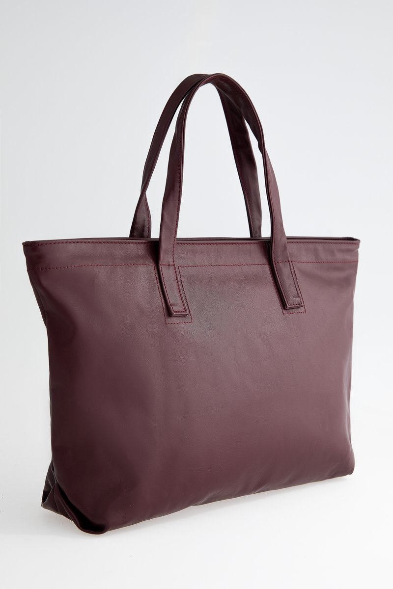 

Сумка із натуральної шкіри у бордовому відтінку