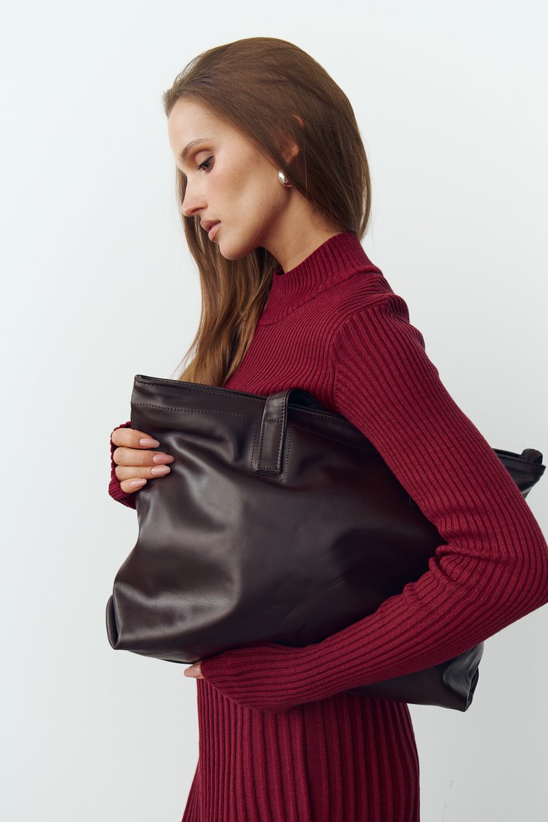 

Сумка із натуральної шкіри у шоколадному відтінку