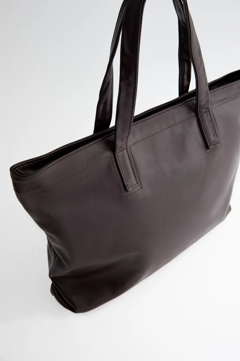 Chocolate-colored genuine leather bag photo 3