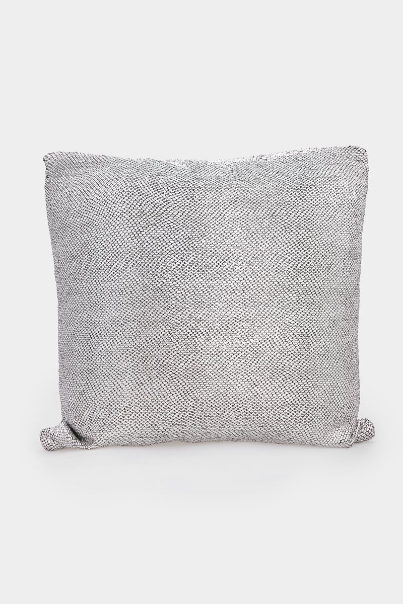 

Срібляста подушка з наволочкою із букле