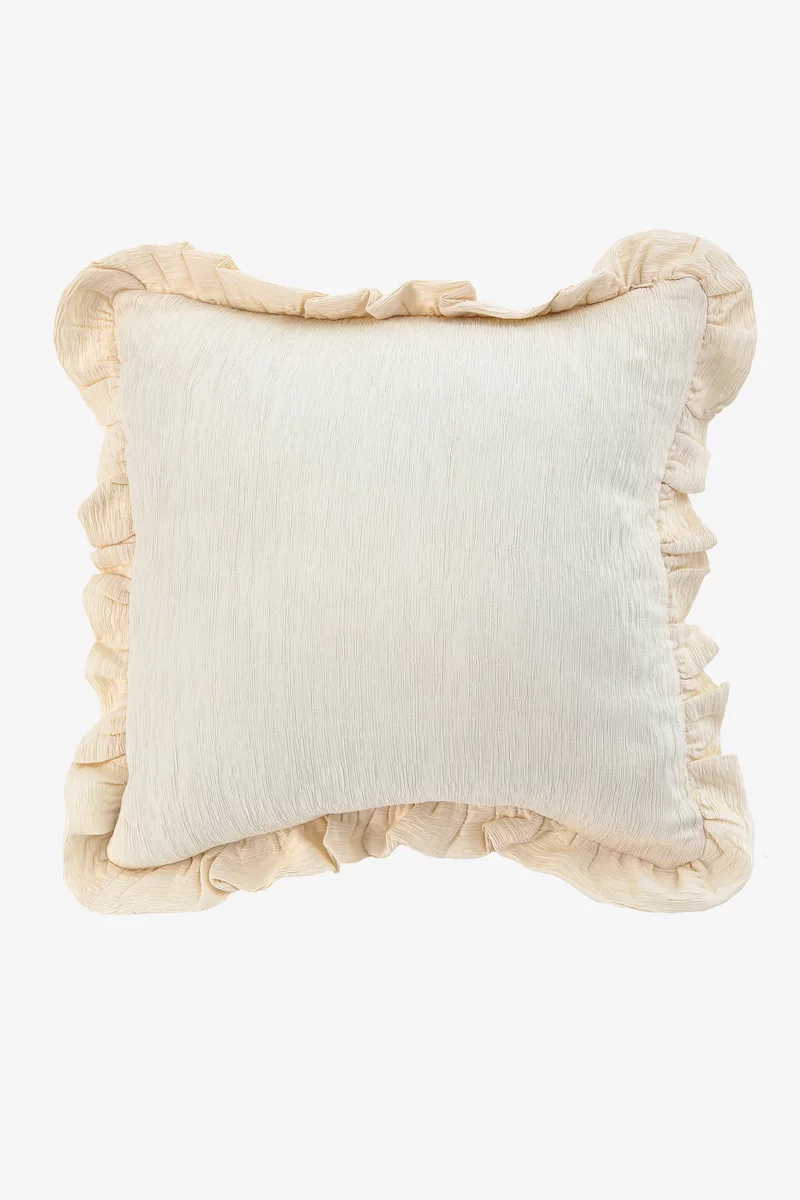 Бежевая подушка с наволочкой из жатки фотография 4