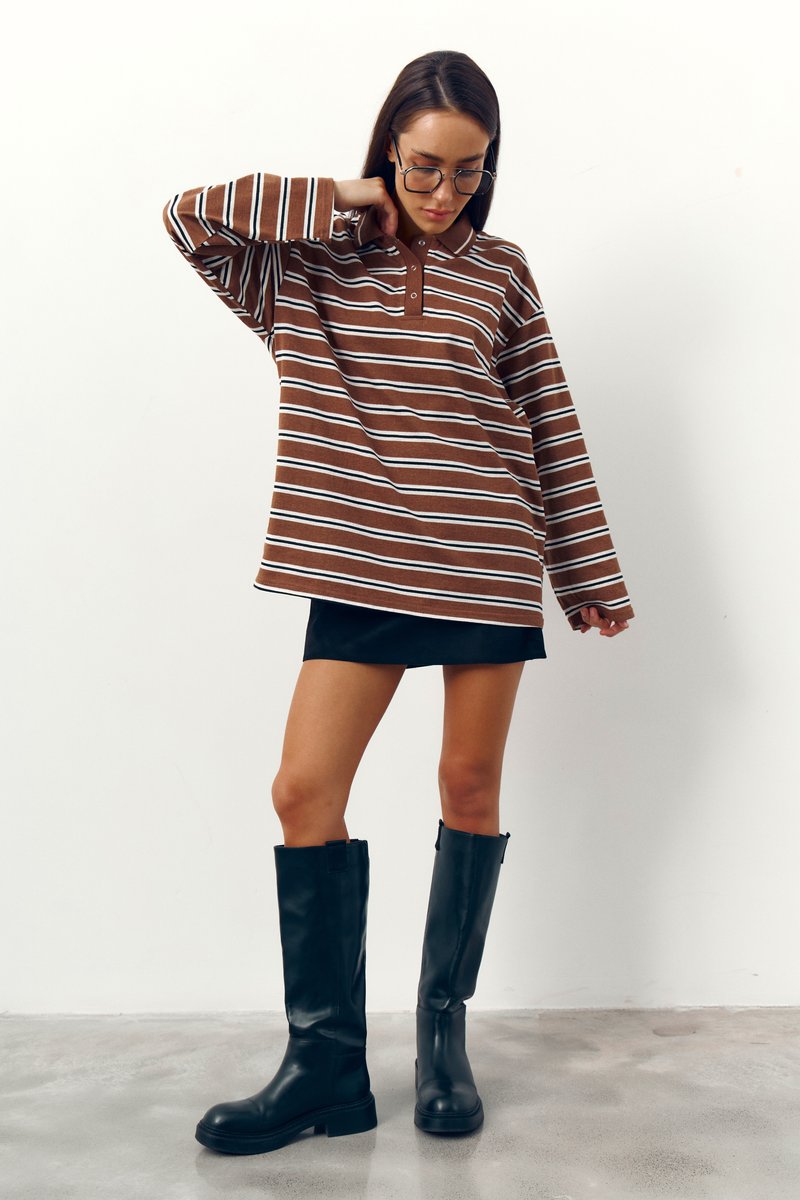 

Бежевий лонгслів-поло оверсайз