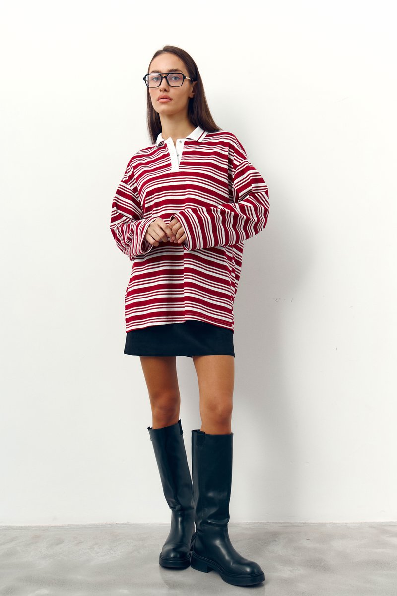 

Бордовий лонгслів-поло оверсайз