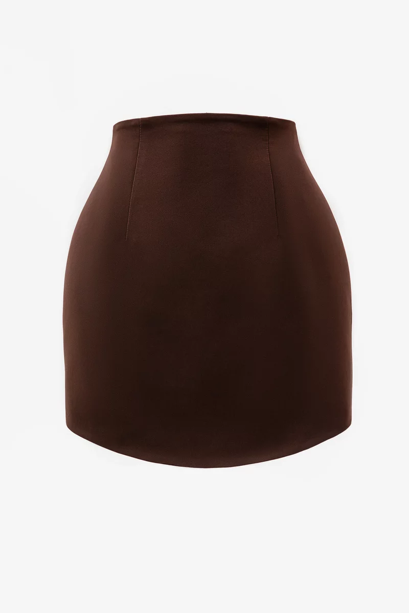Сатиновая юбка мини в шоколадном оттенке с моделирующими вставками фотография 4