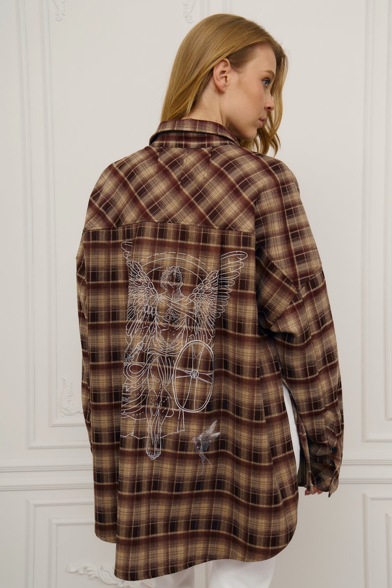 Клетчатая рубашка оверсайз с принтом Душа на спине фотография 1