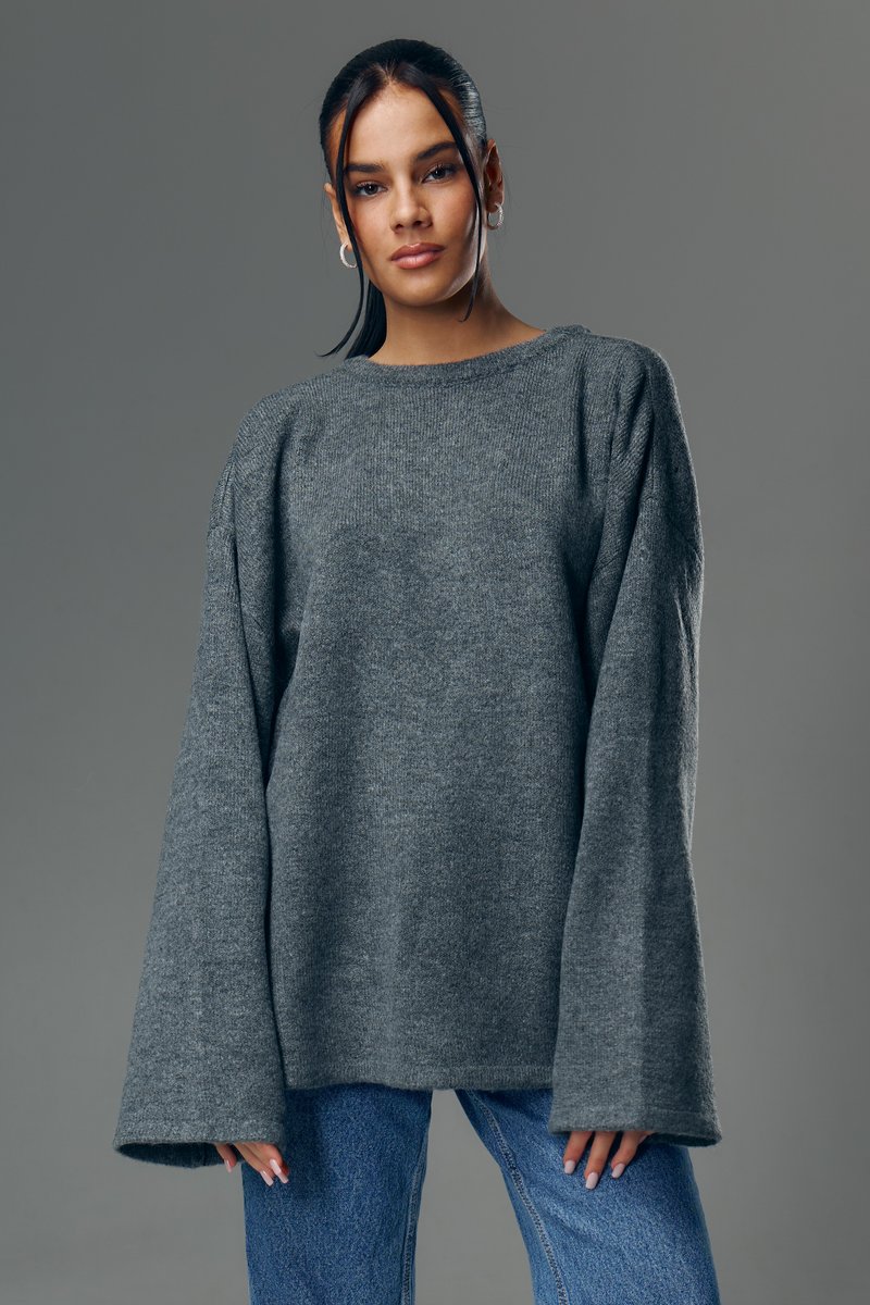 Сірий трикотажний джемпер із відкритою спиною фотографія 1