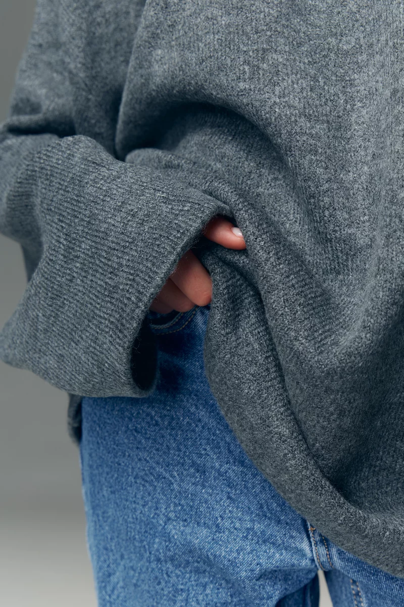 Gray knitted jumper with open back photo 3