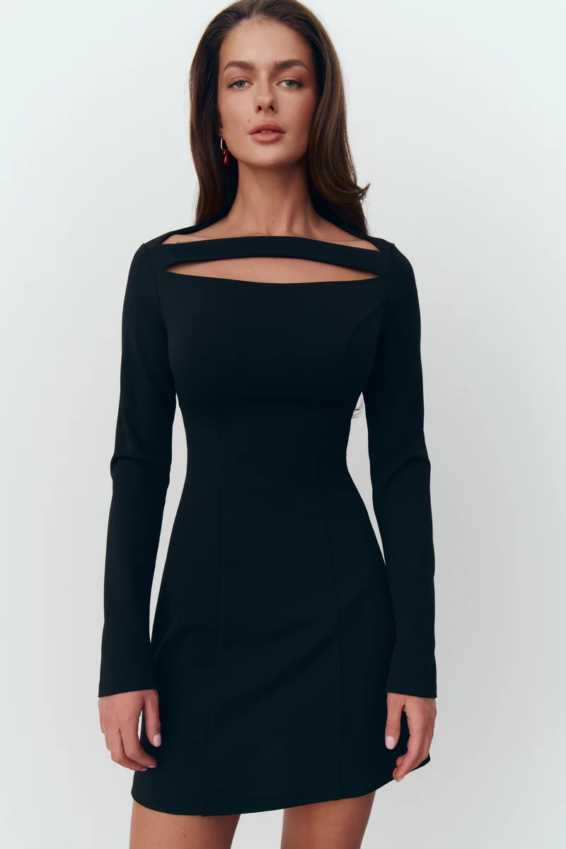 Черное платье мини с акцентным вырезом фотография 2