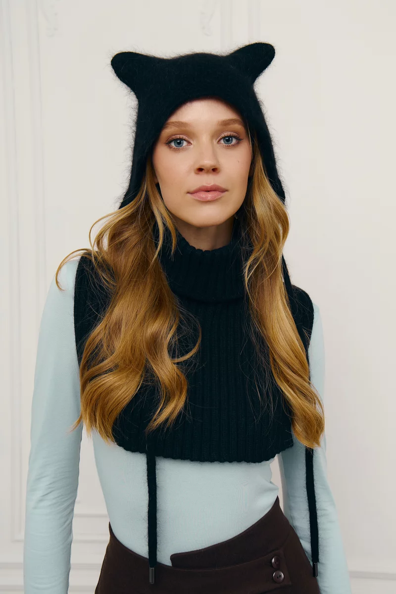 Черная ангоровая шапка на завязке фотография 1