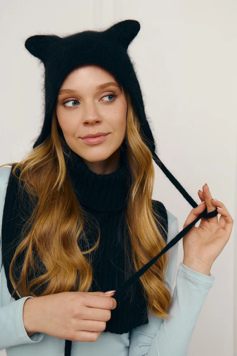 Черная ангоровая шапка на завязке фотография 2