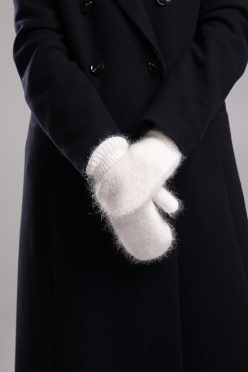 Молочные ангоровые перчатки фотография 1