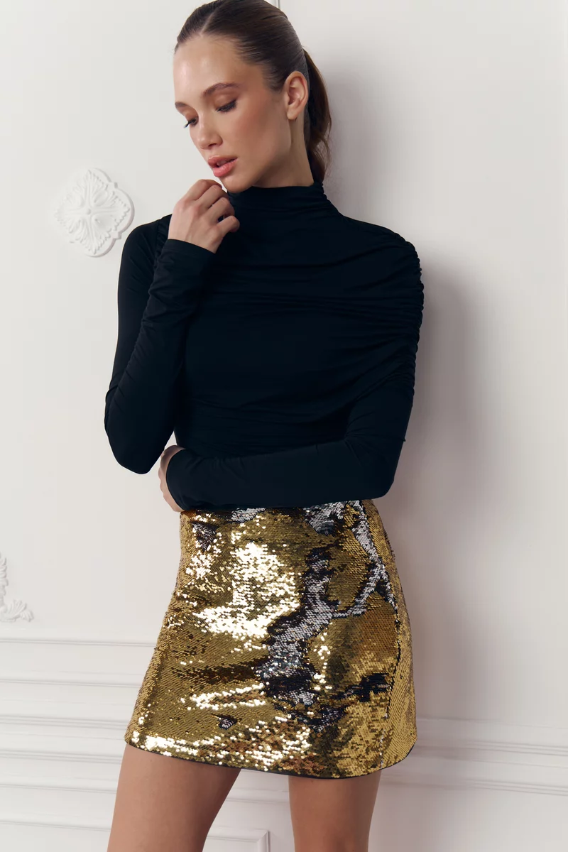 Золотистая юбка мини с пайетками фотография 4