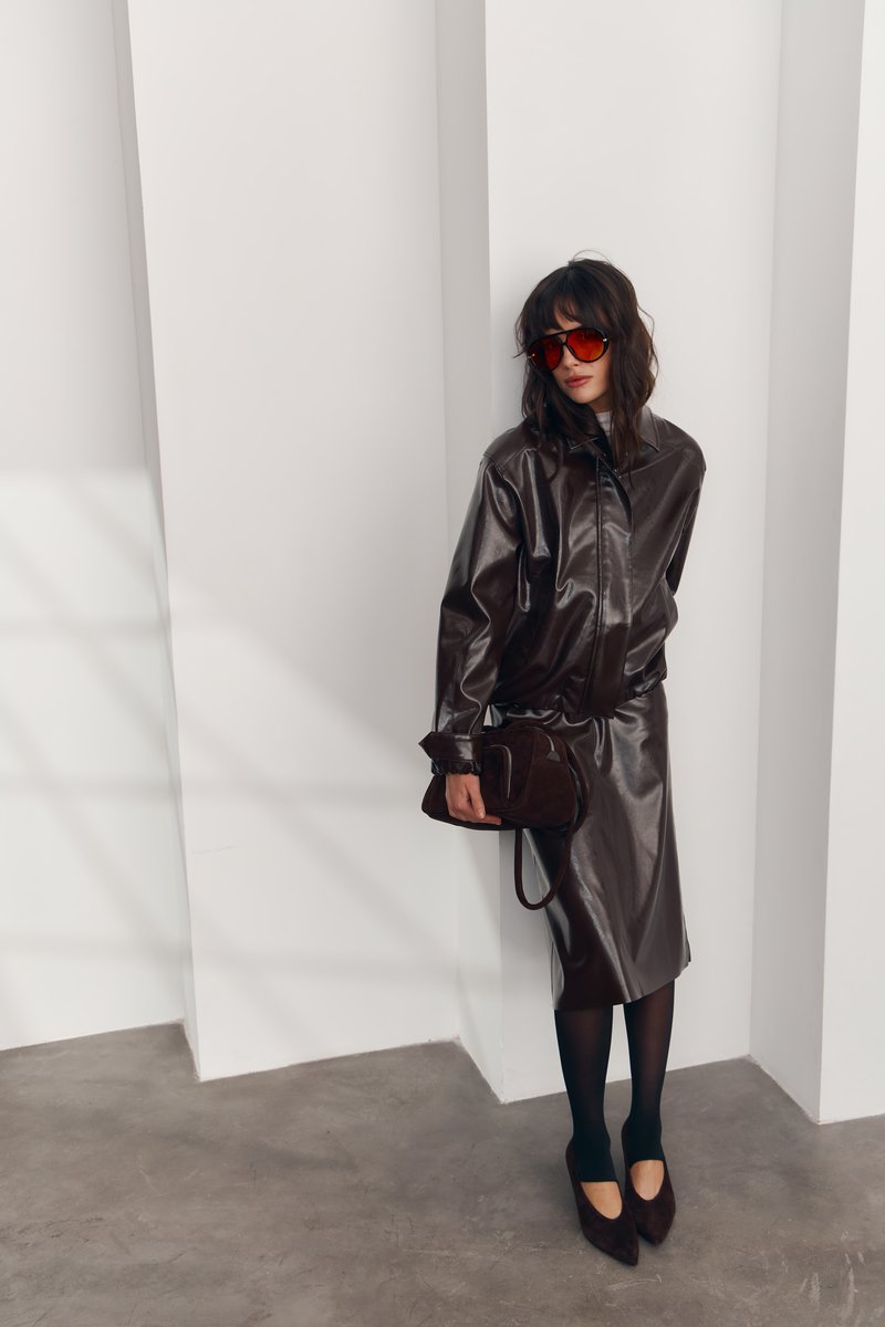 Куртка из экокожи в шоколадном оттенке фотография 1