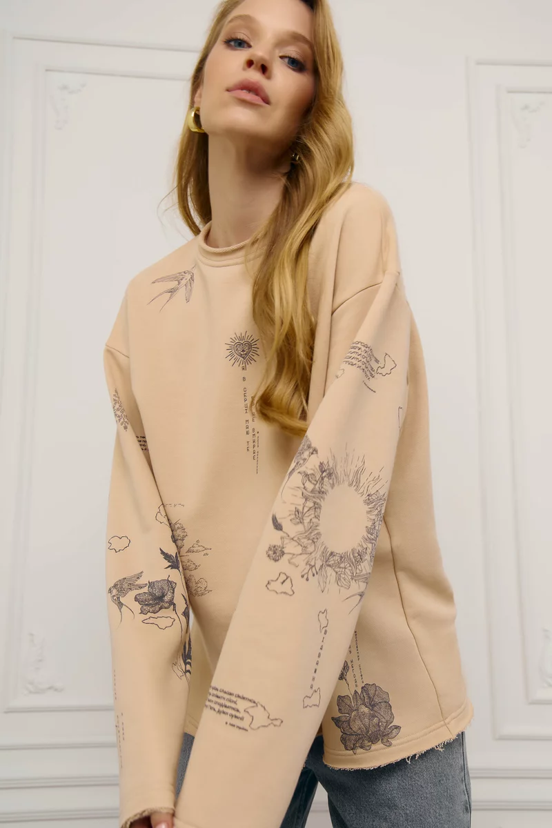 Бежевый лонгслив с принтом Душа фотография 1