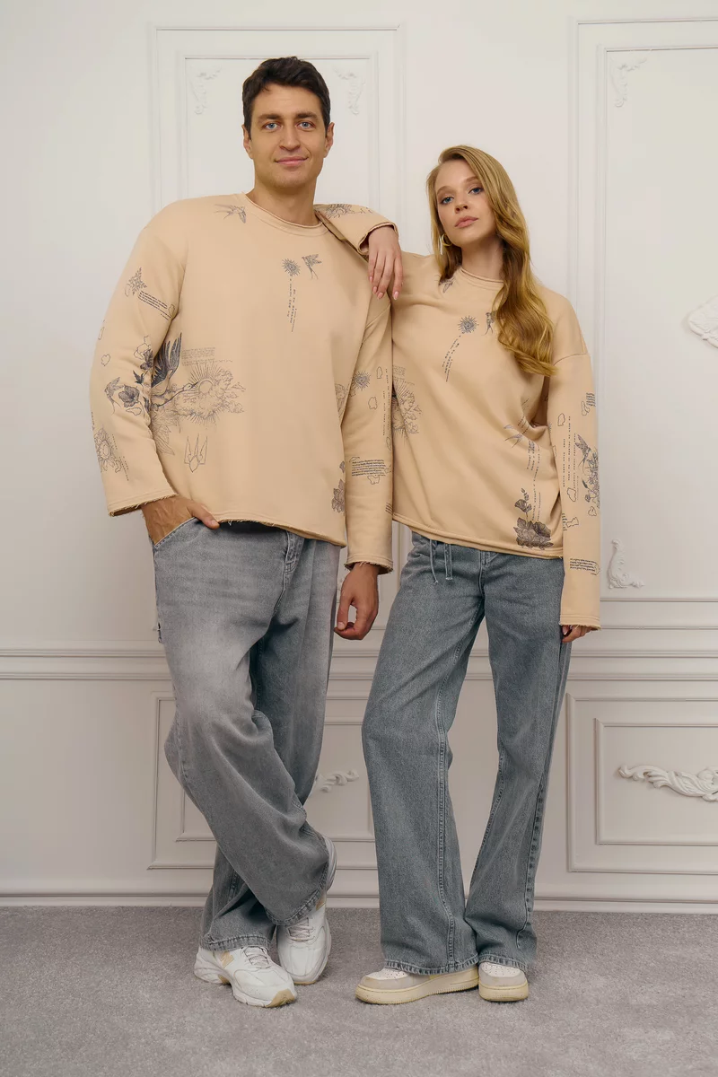 Бежевый лонгслив с принтом Душа фотография 2