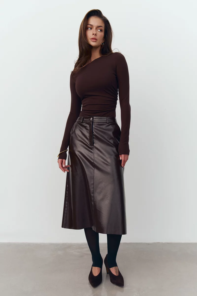 Трикотажный боди асимметричного кроя в шоколадном оттенке Трикотажный боди асимметричного кроя в шоколадном оттенке фотография 3