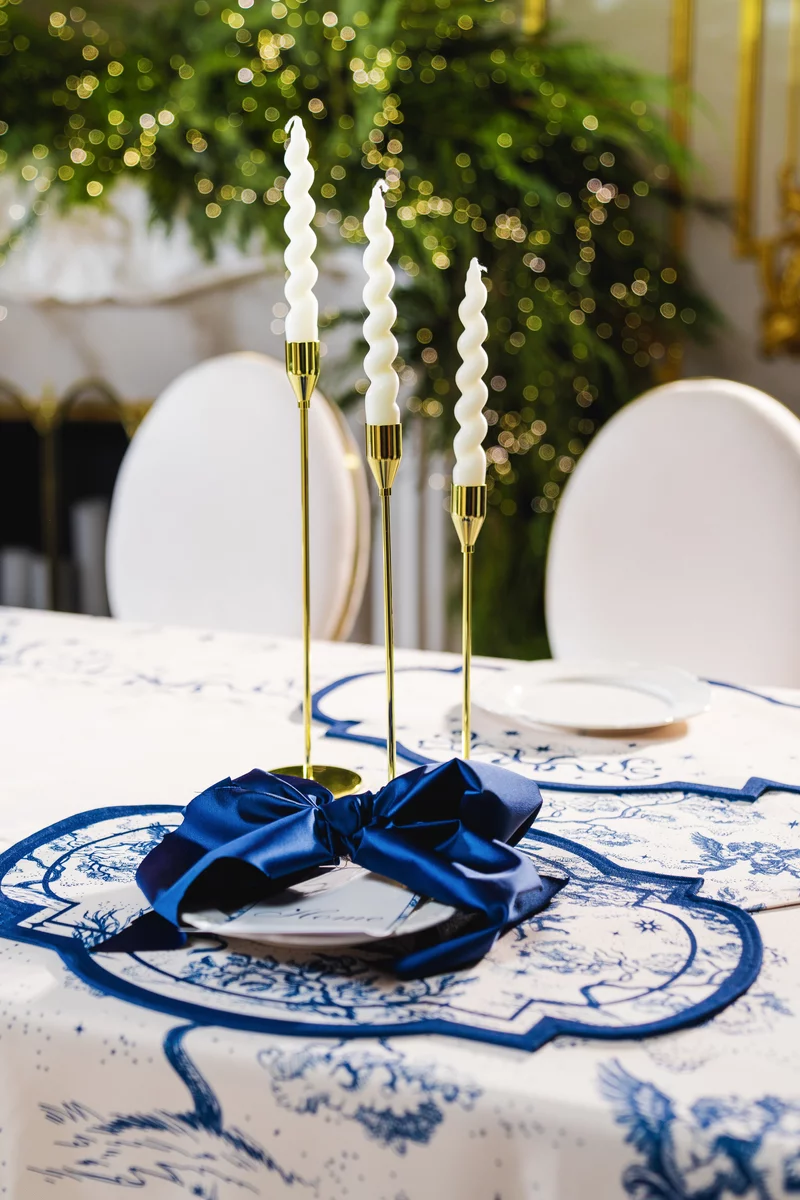 Золотистый набор из трех подсвечников фотография 1