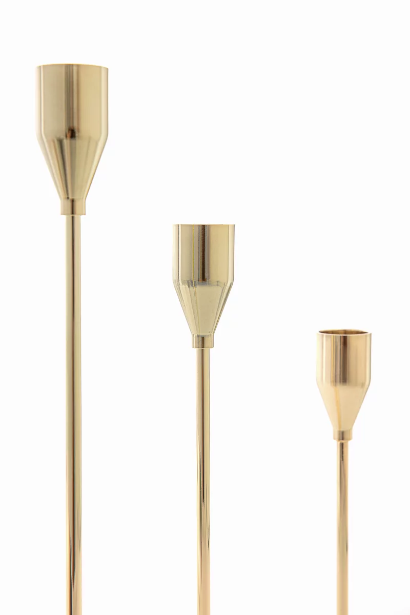 Золотистый набор из трех подсвечников фотография 4