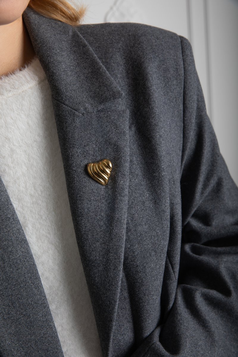 

Золотиста брошка серце