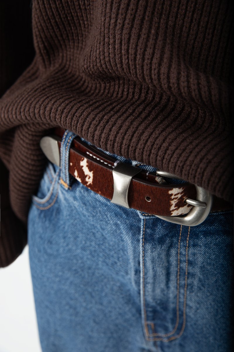 

Коричневий ремінь із екошкіри з анімалістичним принтом