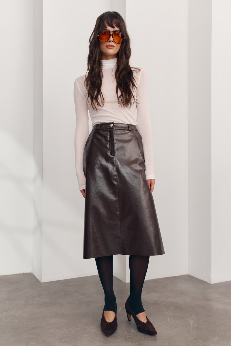Юбка миди из экокожи в шоколадном оттенке фотография 1