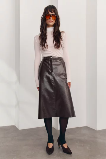 Спідниця міді з екошкіри у шоколадному відтінку фотографія 1