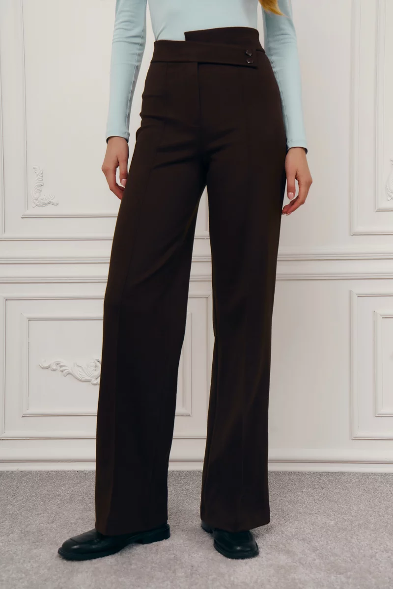 Брюки-палаццо с асимметричным поясом в шоколадном оттенке Брюки-палаццо с асимметричным поясом в шоколадном оттенке фотография 3