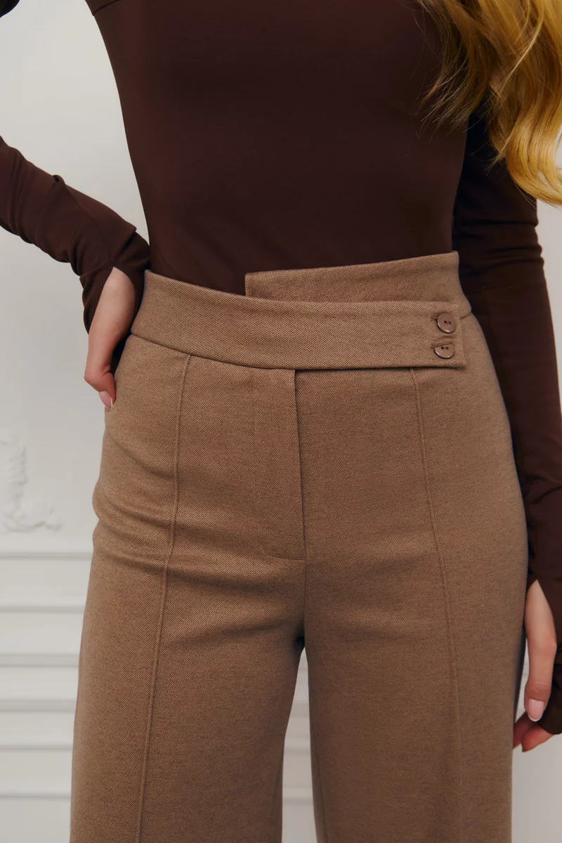 Бежевые брюки-палаццо с асимметричным поясом Бежевые брюки-палаццо с асимметричным поясом фотография 5