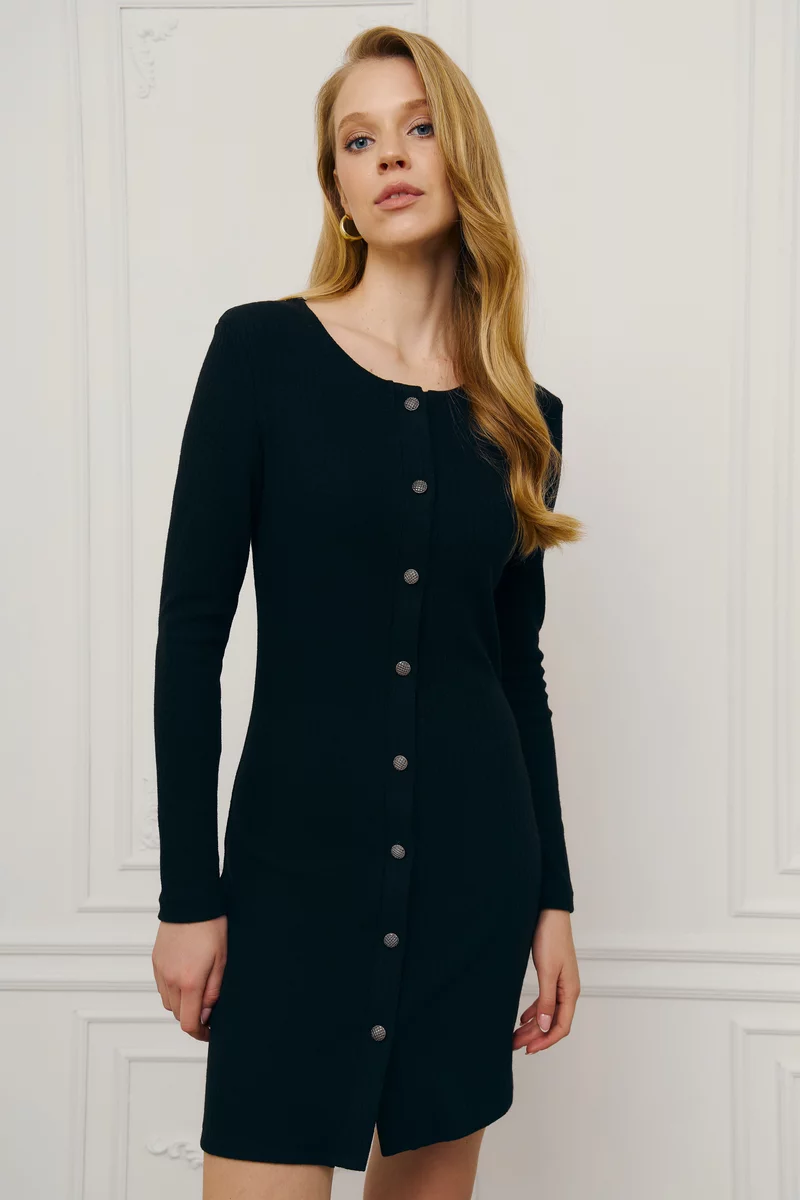 Черное трикотажное платье мини на пуговицах фотография 5
