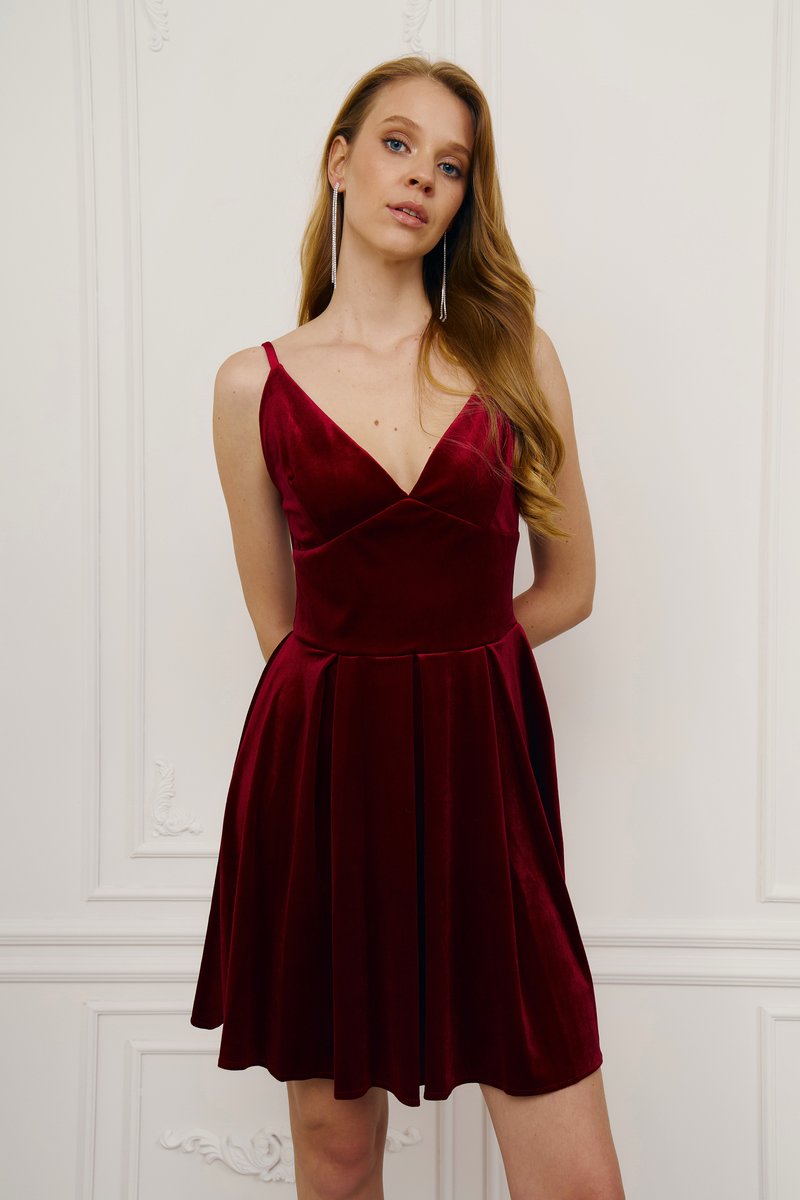 

Бордова оксамитова сукня міні на бретелях