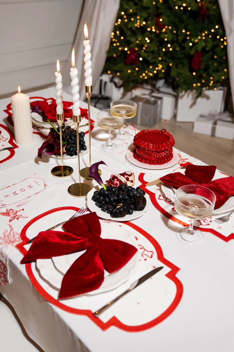 Бордовая елочная игрушка бант с флоковым напылением фотография 1