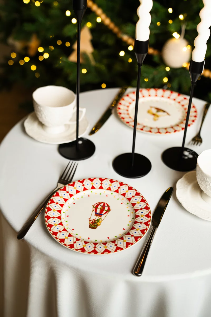 Фарфоровый набор из 4х тарелок с рождественским декором Фарфоровый набор из 4х тарелок с рождественским декором фотография 1