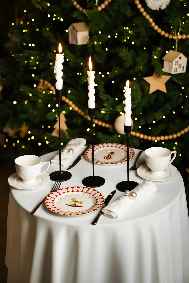 Фарфоровый набор из 4х тарелок с рождественским декором Фарфоровый набор из 4х тарелок с рождественским декором фотография 2