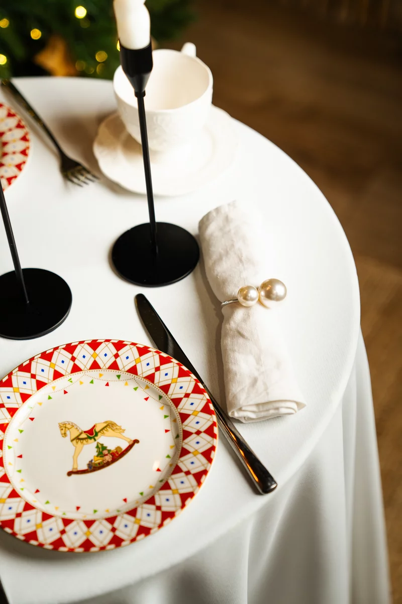 Фарфоровый набор из 4х тарелок с рождественским декором Фарфоровый набор из 4х тарелок с рождественским декором фотография 4