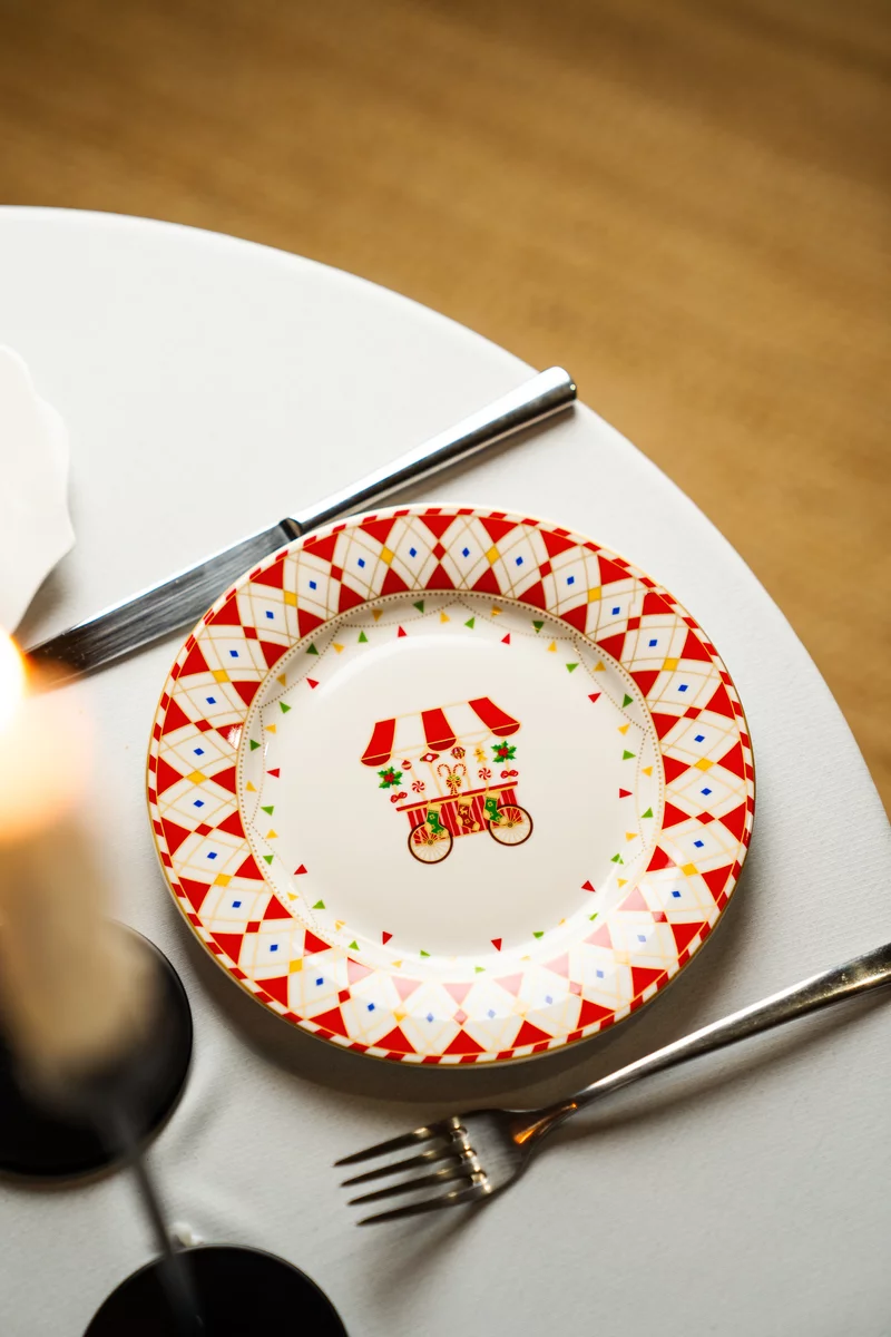 Фарфоровый набор из 4х тарелок с рождественским декором Фарфоровый набор из 4х тарелок с рождественским декором фотография 5