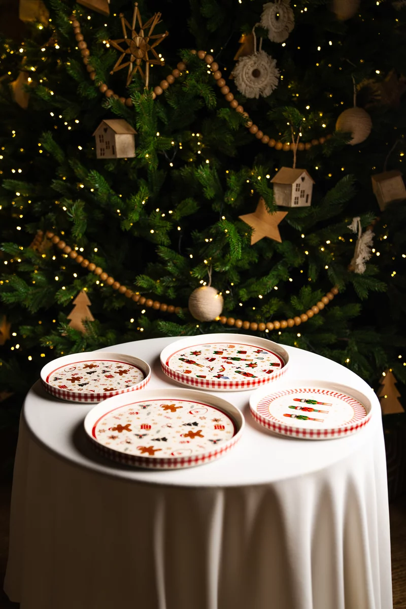 Молочный фарфоровый набор из 2х тарелок с рождественским декором Молочный фарфоровый набор из 2х тарелок с рождественским декором фотография 1