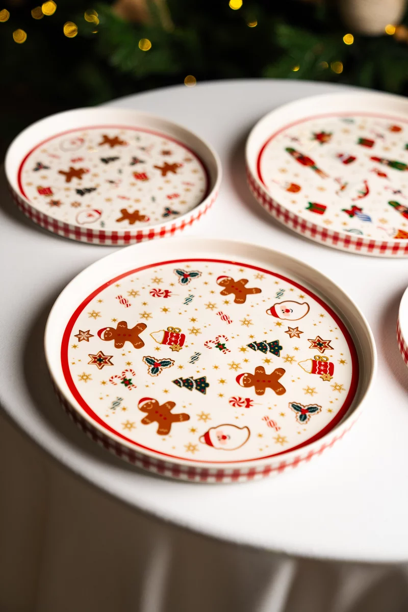 Фарфоровый набор из 2х тарелок с рождественским декором Фарфоровый набор из 2х тарелок с рождественским декором фотография 2