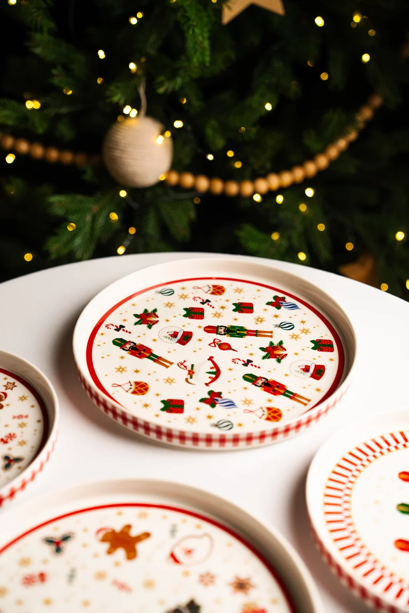 Фарфоровый набор из 2х тарелок с рождественским декором Фарфоровый набор из 2х тарелок с рождественским декором фотография 3