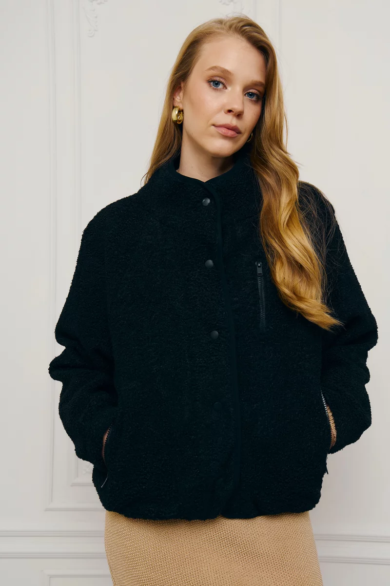 Черный бомбер на флисе фотография 2