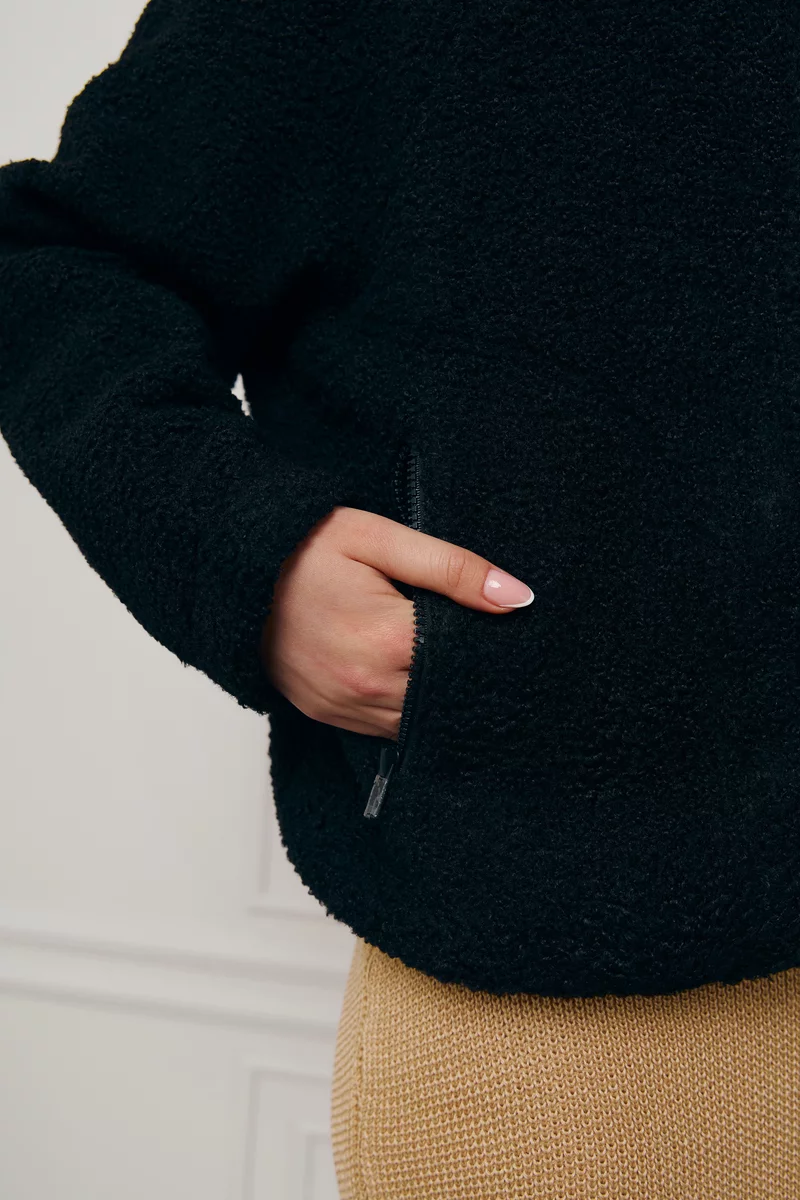 Черный бомбер на флисе фотография 3