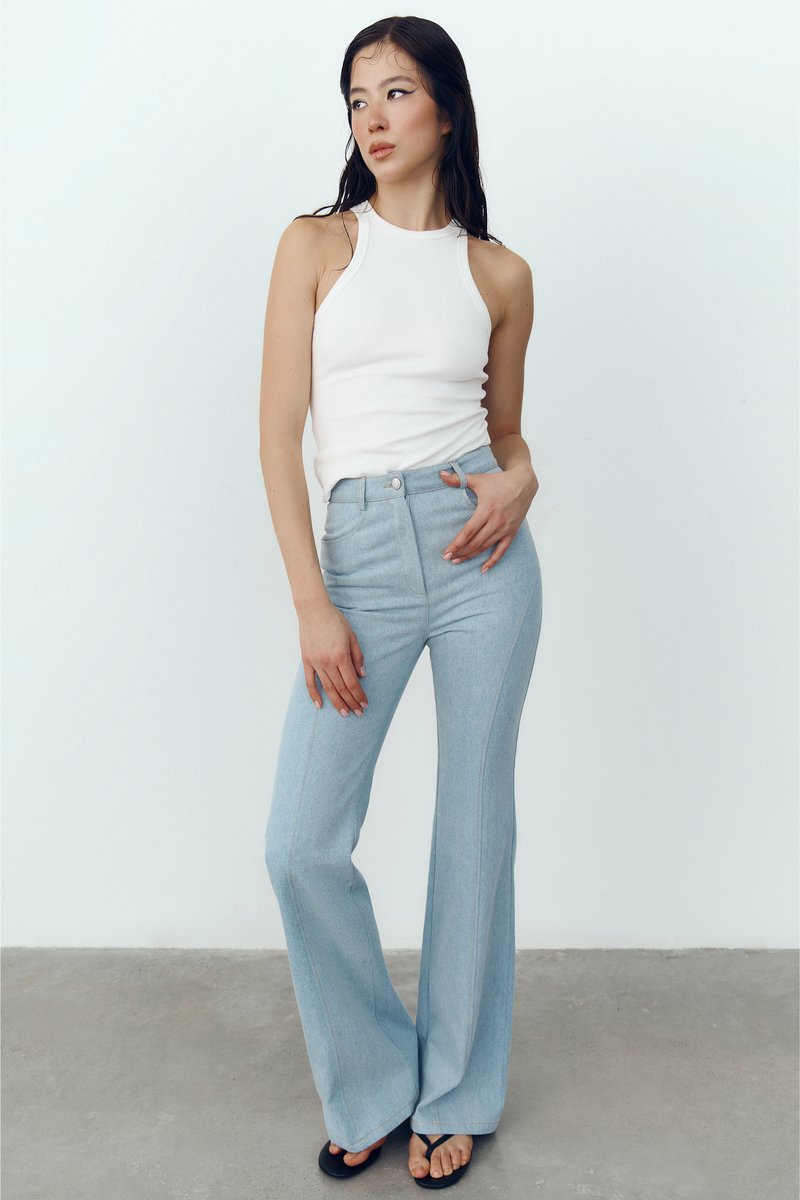 Голубые джинсы-клеш с высокой посадкой фотография 1