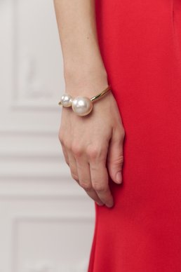 Золотистый браслет с жемчужинами